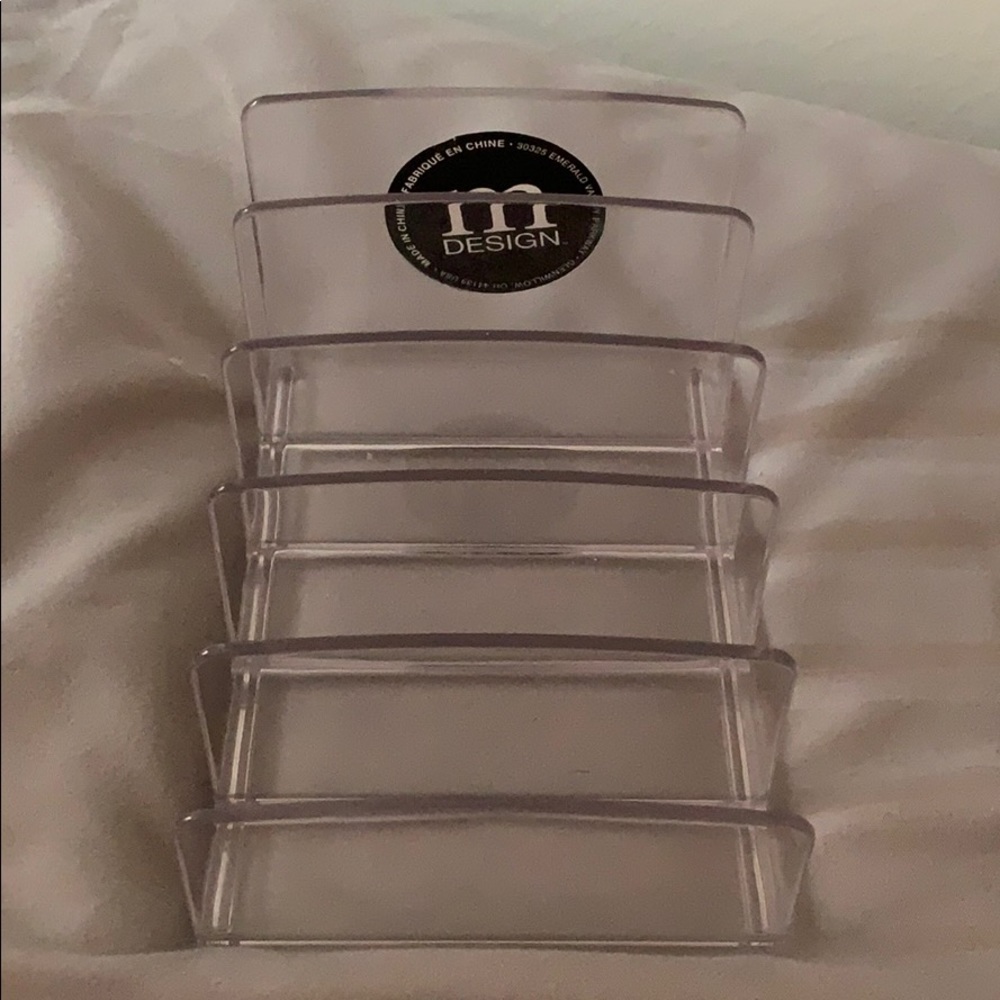 Eyeshadow holder.